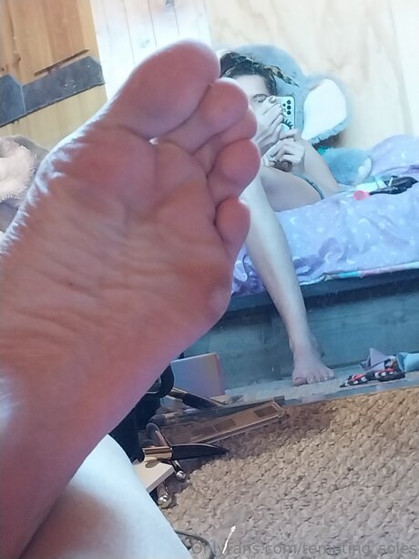 Tempting Soles hot model pictures