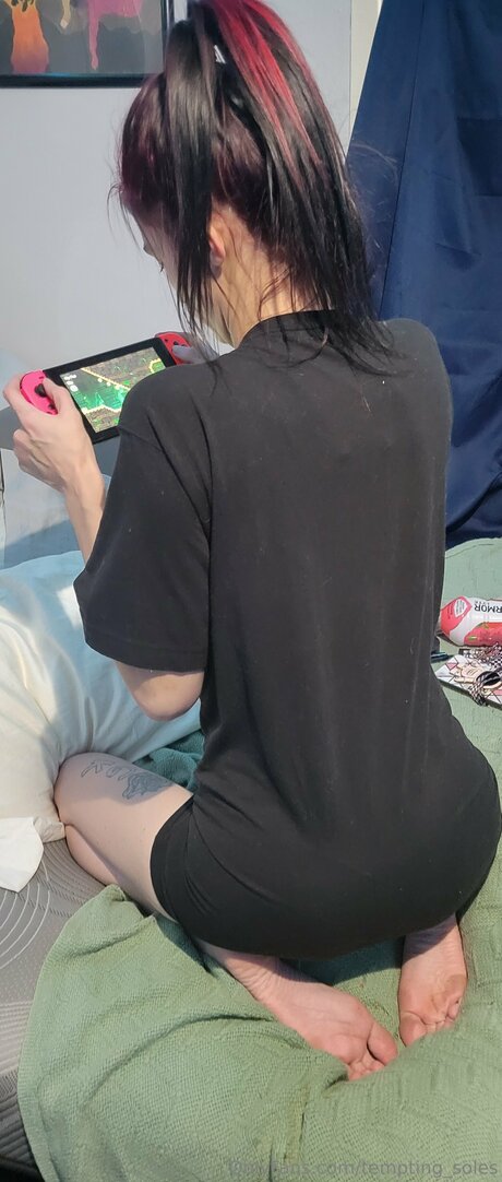 Tempting Soles pornstar exclusive image