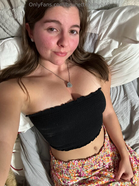 Brunettebaby040 star pics