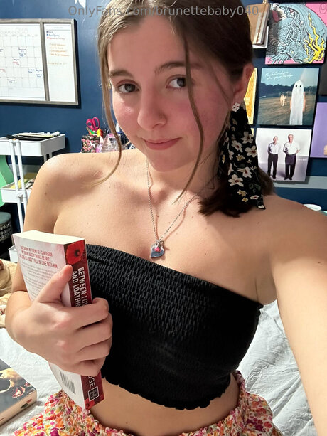 Brunettebaby040 nice actress pics