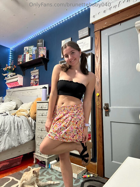 Brunettebaby040 erotic actress photos