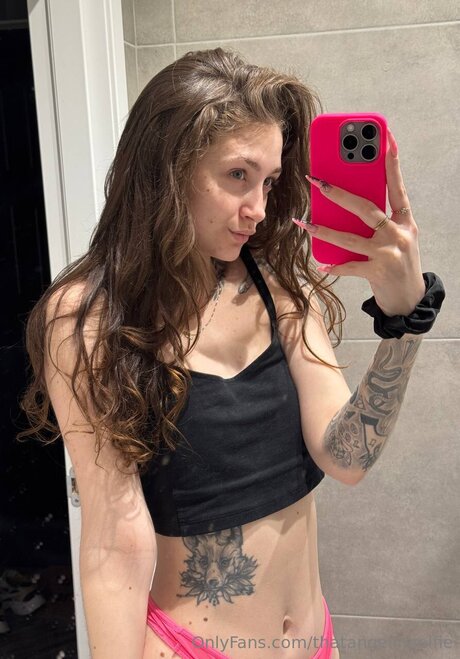 Thatangelinaelfie model sexy photo