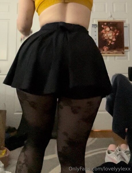 Lovelyylexx nude model pictures