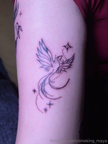 Smoking Maya nude model galleries