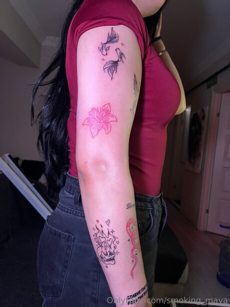 Smoking Maya hot model galleries