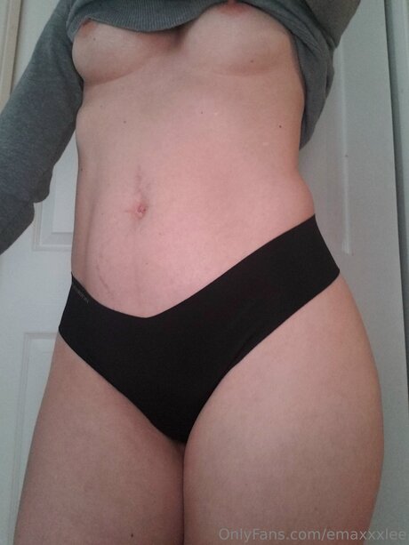 Emaxxxlee model hd pics