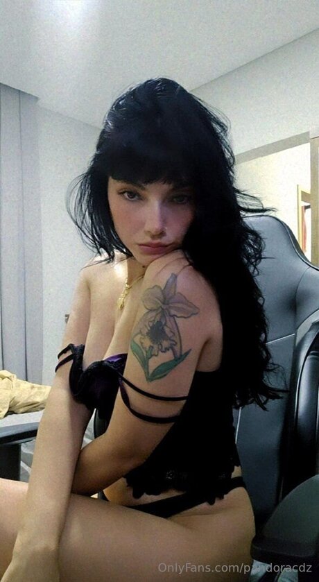 Pandoracdz xxx pornstar photo