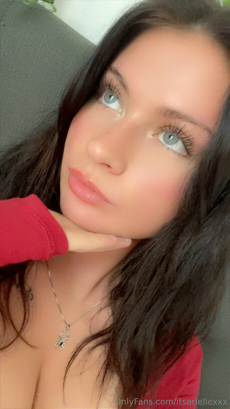 Itsariellexxx adult model image