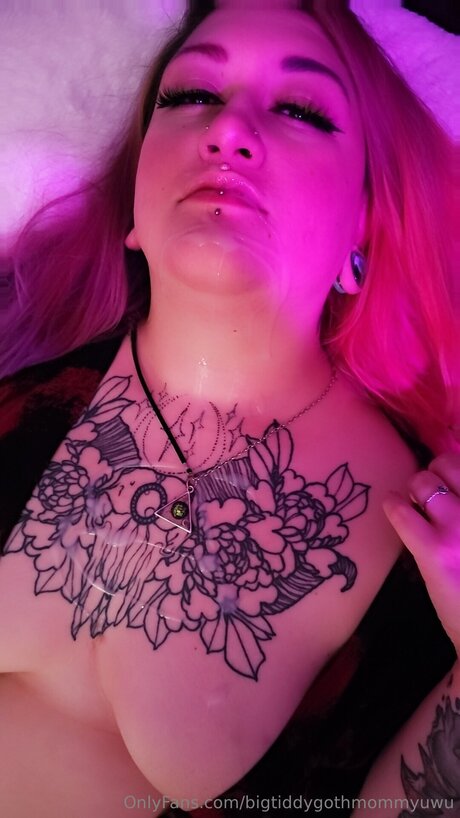 Bigtiddygothmommyuwu best star picture