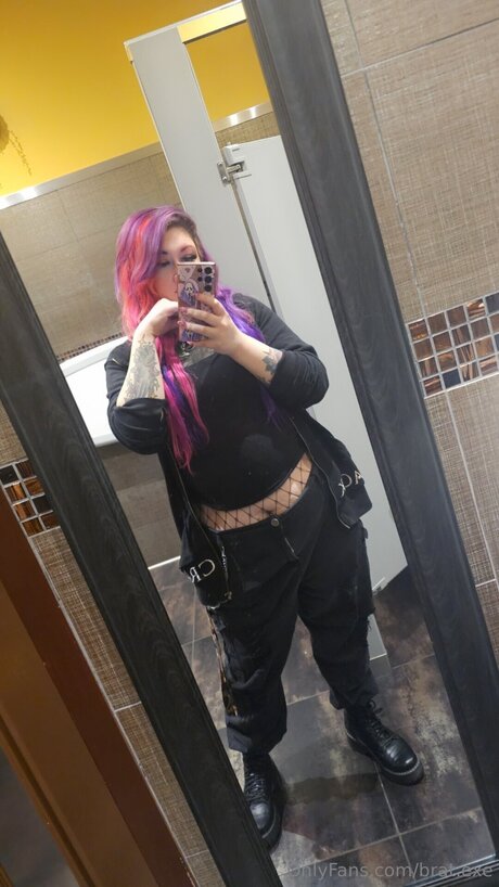 Bigtiddygothmommyuwu nudes model galleries