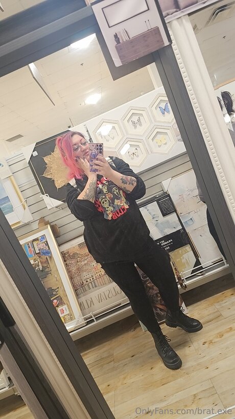 Bigtiddygothmommyuwu sex model photos