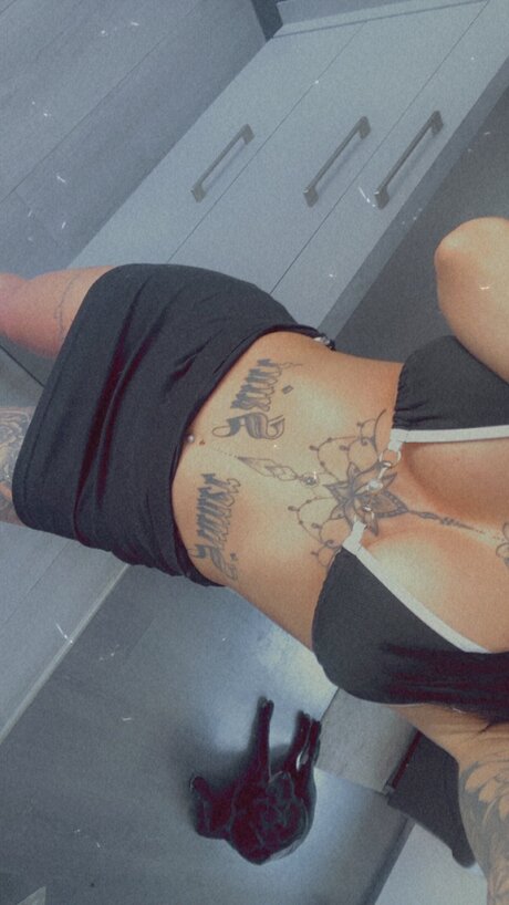 Justineblack erotic pornstar picture