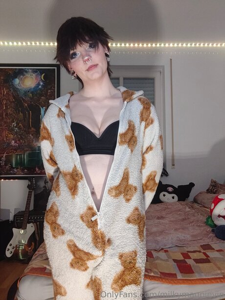Milkymagpievip sex model image