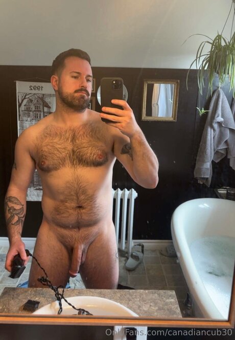 Canadiancub30 nude star pic