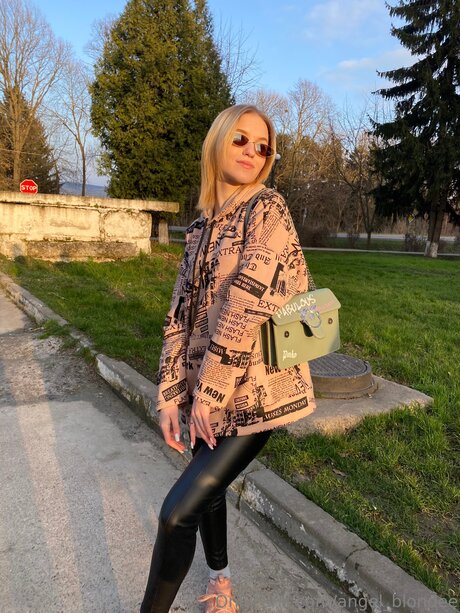 Angel Blondee nude pornstar photo