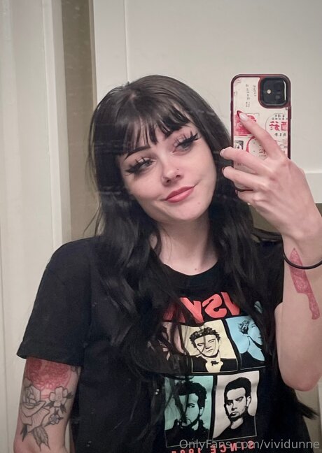 Vividunne star naked archive