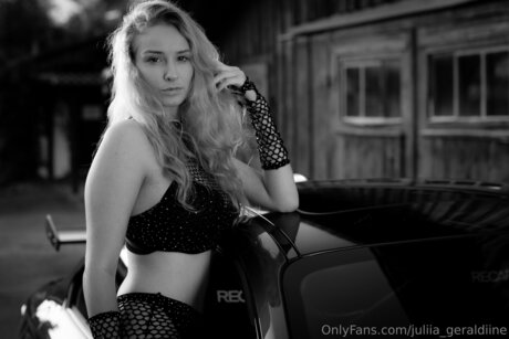 Juliia Geraldiine model art img