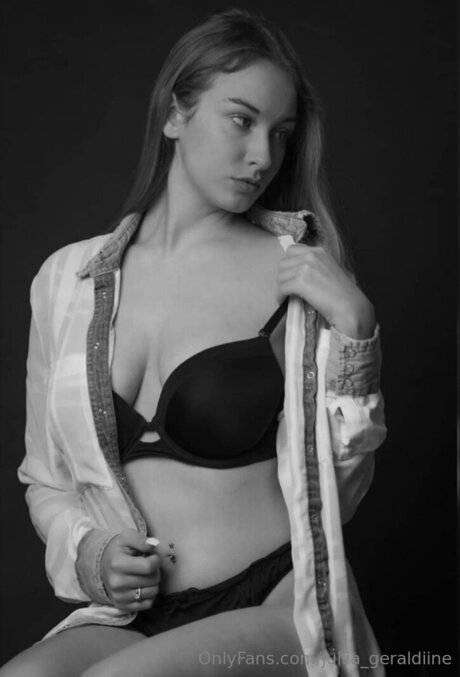 Juliia Geraldiine art model photos