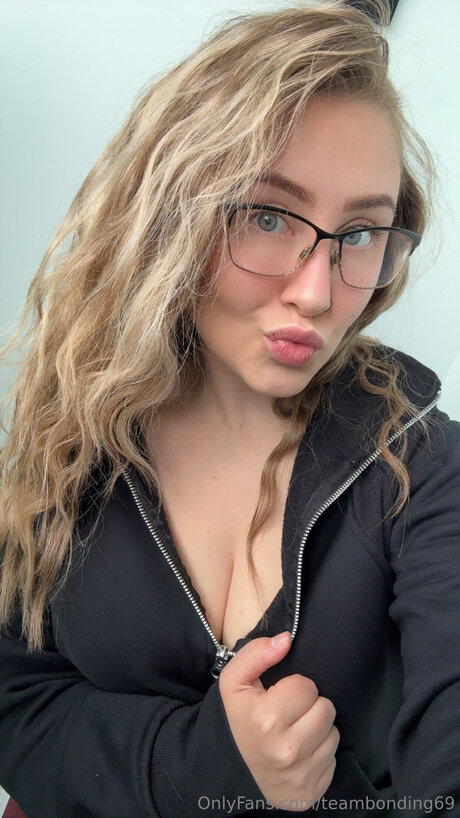 Teambonding69 model hot image