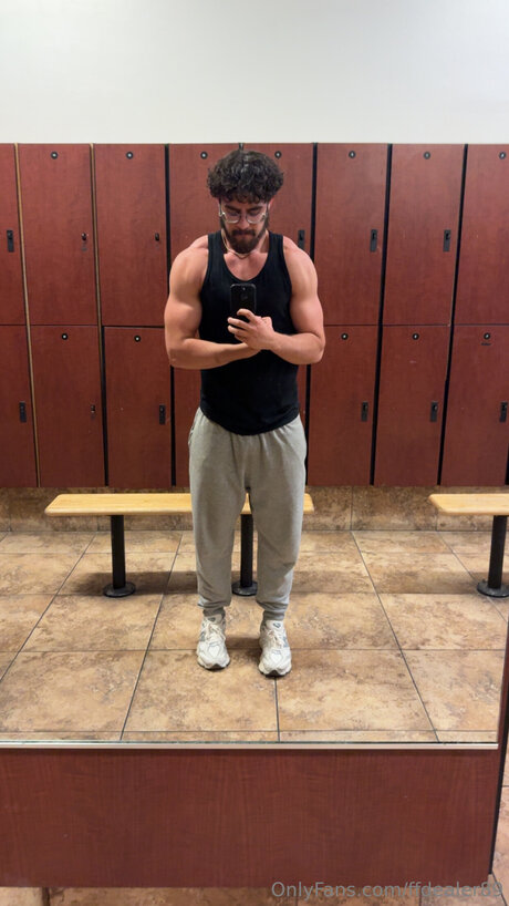 Ffdealer89 hot model photo