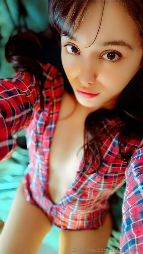 Delphinedoll model adult pics