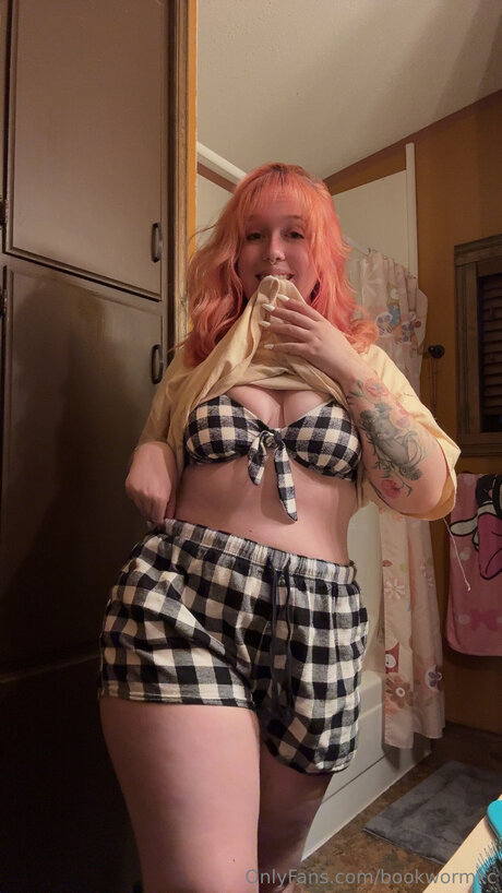 Bookwormkc pretty model photo