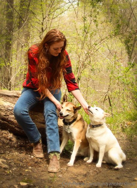 Lunawintersfree model perfect galleries