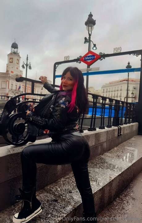 Giantess Debora pornstar sexy images