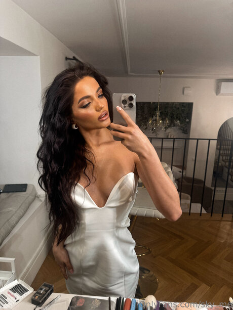 Sky Me erotic pornstar pics