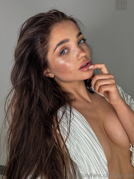 Sky Me pornstar erotic picture