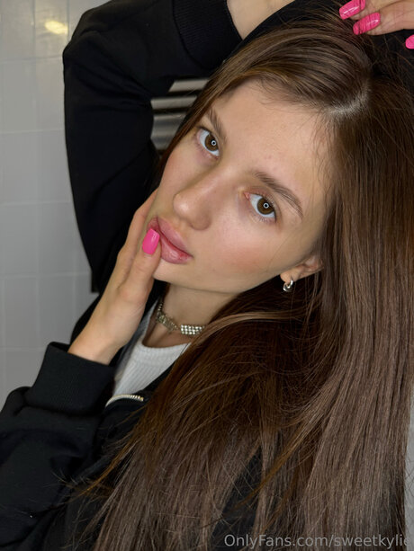 Kylie Oftv naked star pictures