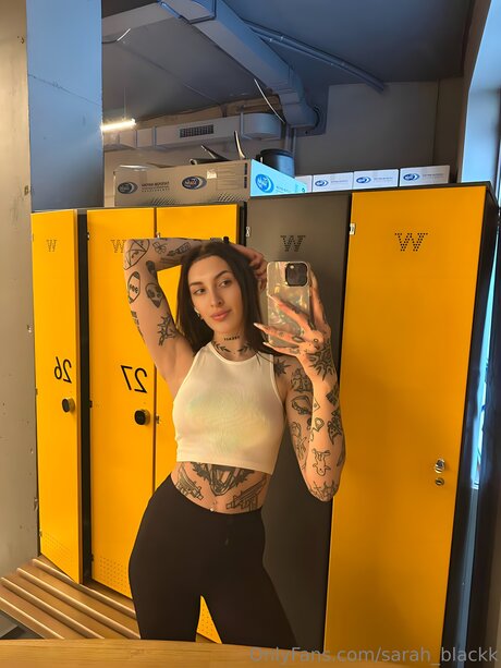 Sarah Blackk erotic model img