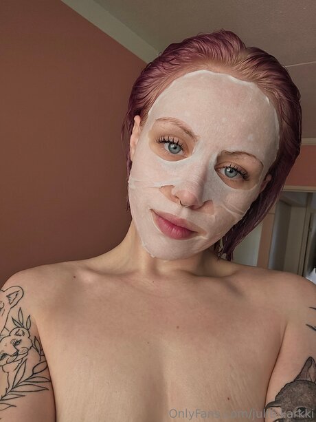 Julie Karkki star naked picture