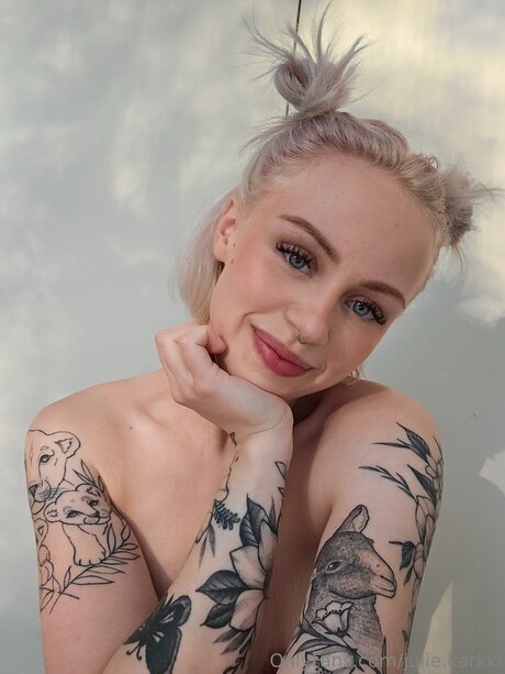 Julie Karkki hot star pictures