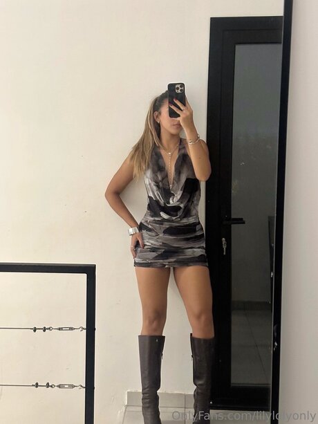 Lilylolyonly model art pics