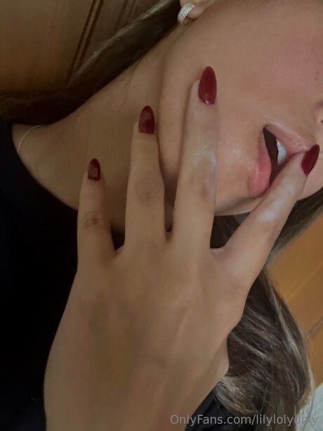 Lilylolyonly star high quality image