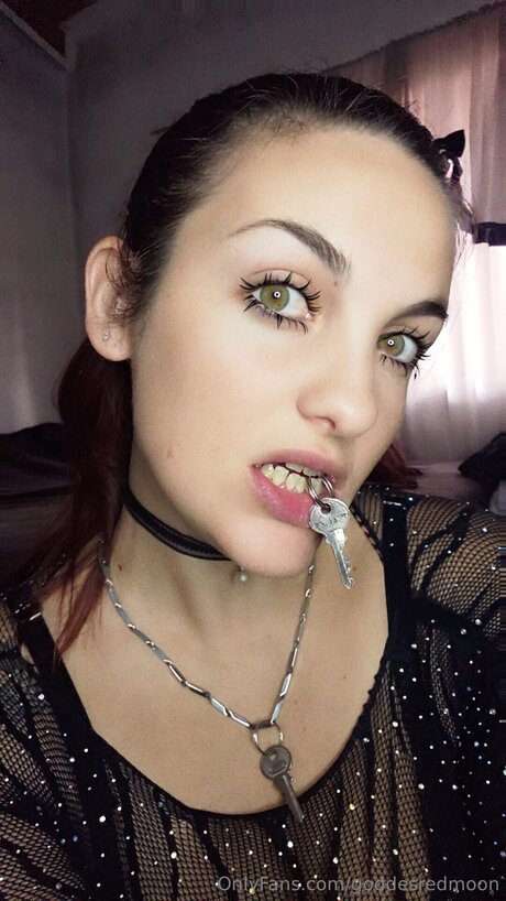 Goddesredmoon model porn image