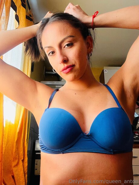 Queen Antoo free pornstar images