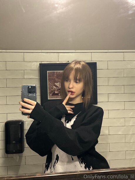 Lola Lil pornstar erotic image