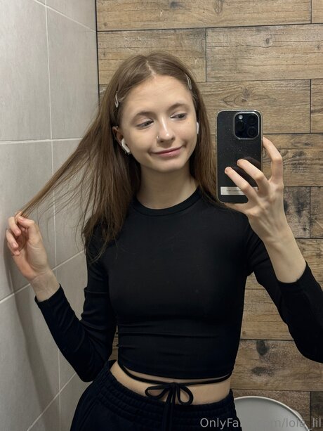 Lola Lil exclusive star pictures