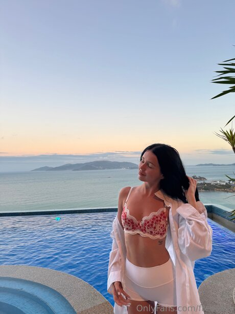 Freeskyy model pornographic image