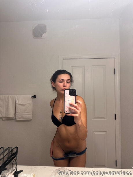 Onlyevamariexx high quality pornstar photo