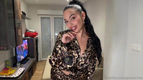 Ginasecrets naked star archive