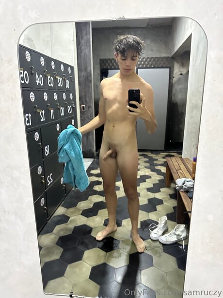 Samruczy model naked img