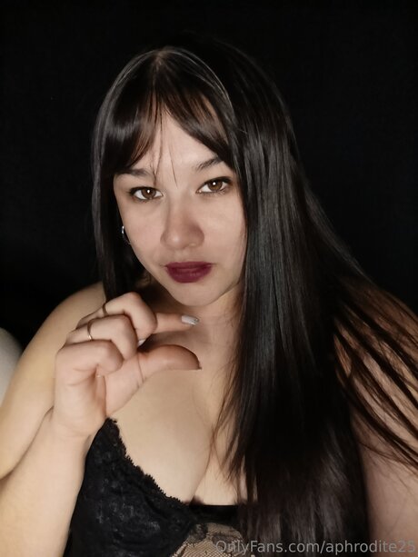 Aphrodite25 star naked pictures