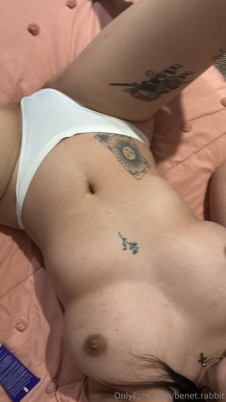 Benet Rabbit model sexy pic