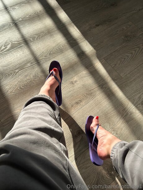 Barefootbaby1 star pornographic photos