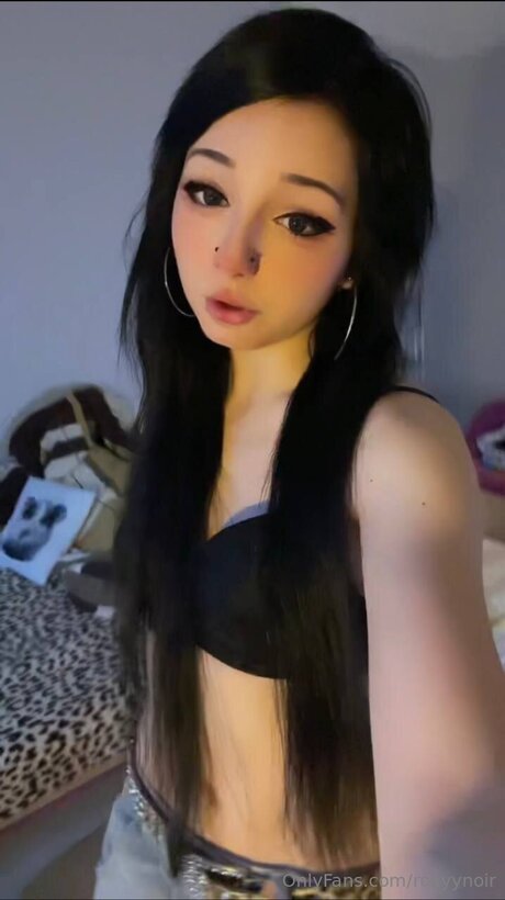 Roxyynoirrr free model pictures