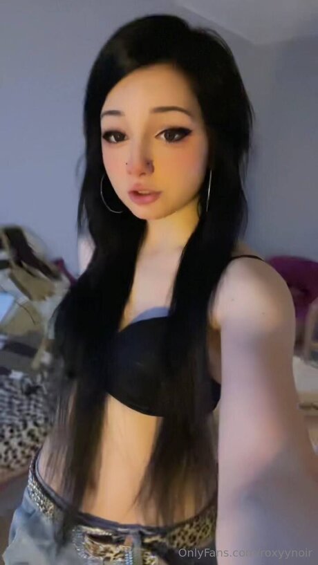 Roxyynoirrr beautiful pornstar gallery
