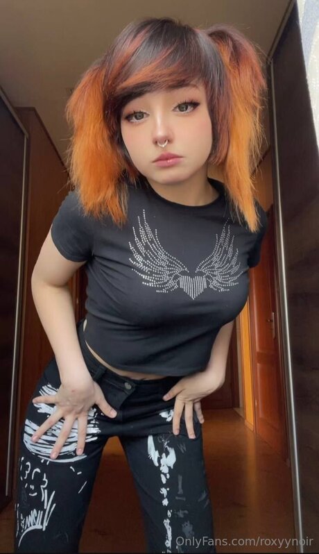 Roxyynoirrr pornstar nude photo